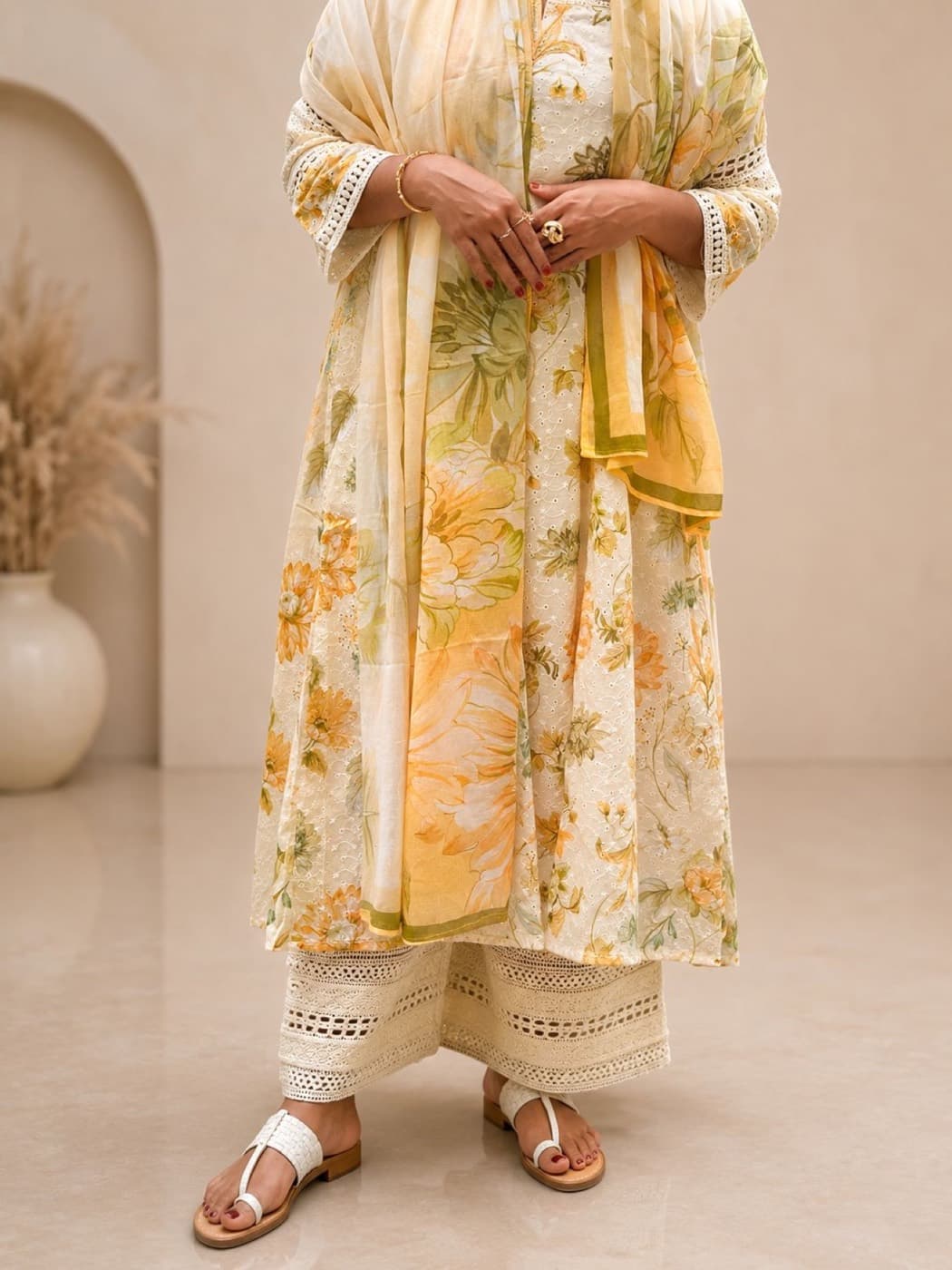 Ivory floral cotton set detail